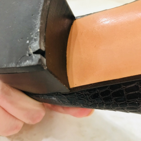 SALVATORE FERRAGAMO {8A2} Brown Embossed Leather Pumps - Picture 11 of 15